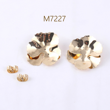 デザインポストピアス 2連三弁花 22×22mm ゴールド（6ヶ）