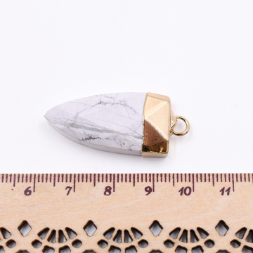 天然石チャーム １カンつき 三角形カット ホワイト 38x16mm ゴールド（1ヶ）