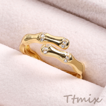 高品質デザインリング 指輪 ジルコニアリング 幅約7mm ゴールド（1ヶ）