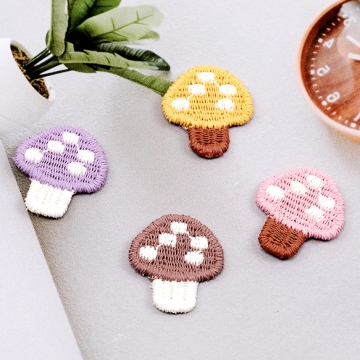 刺繍ワッペン 毛糸 きのこ キノコ 服飾パーツ 貼り付けパーツ 約1.5×1.8cm（10ヶ）
