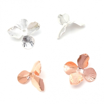 メタルフラワーパーツ 金属花パーツ 花びらパーツ 中心に穴あり ピアス イヤリング制作におすすめ 三弁花 四弁花（4ヶ）