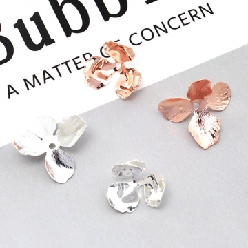 メタルフラワーパーツ 金属花パーツ 花びらパーツ 中心に穴あり ピアス イヤリング制作におすすめ 三弁花 四弁花（4ヶ）