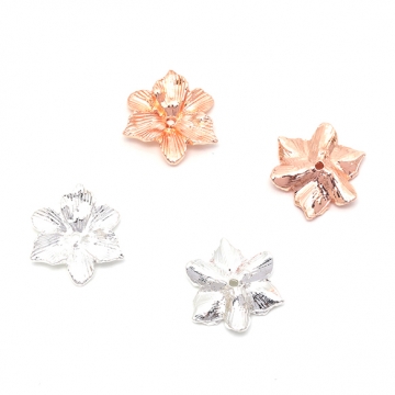 メタルフラワーパーツ 金属花パーツ 花びらパーツ 中心に穴あり ビーズキャップ ピアス イヤリング制作におすすめ（4ヶ）