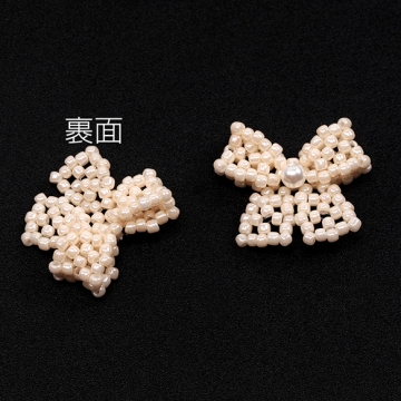 ビーズ編みパーツ リボンカボション パール調ビーズリボンパーツ ヘア飾り制作におすすめ 約22×25mm（1ヶ）