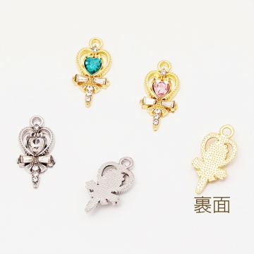 ガラスチャーム ハートの杖 魔法少女 変身 ステッキ ペンダントトップ メタルチャーム 約10×19mm（1ヶ）