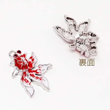 エポチャーム きんぎょ 金魚 夏 優雅 涼しげ 風流 金魚チャーム メタルチャーム 約18×26mm（2ヶ）