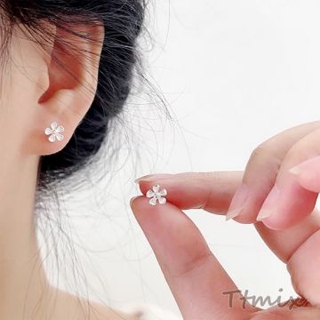 デザインピアス フラワー お花 ミニ シンプル ワンポイントピアス メタルピアス 約6.5mm（1ペア）