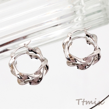 デザインピアス ツイスト ラウンド リング 華やか メタルピアス 約5×21mm（1ペア）