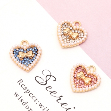 ハートチャーム リボン パール＆ラインストーン キラキラ メタルチャーム 約16×17mm（4ヶ）