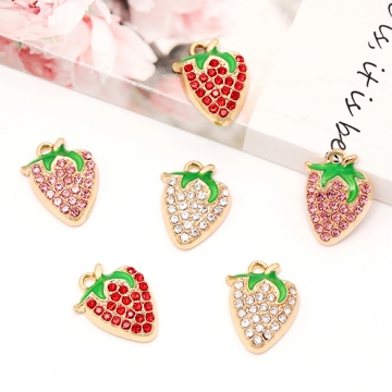 ラインストーン苺チャーム いちご イチゴ フルーツ キラキラ いちごチャーム メタルチャーム 約13×17mm（4ヶ）