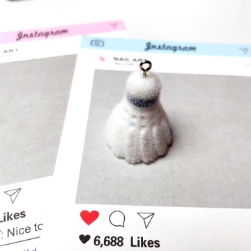 フロッキーチャーム バドミントン 羽 シャトル スポーツ 樹脂チャーム 約25×40mm（1ヶ）