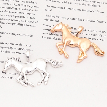 馬チャーム ウマ 競走馬 動物 アニマル 生き物 立体 メタルチャーム 約40×63mm（2ヶ）