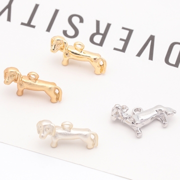 犬チャーム こいぬ イヌ 犬 ダックスフンド ペット 動物 アニマル メタルチャーム 約11×18mm（6ヶ）