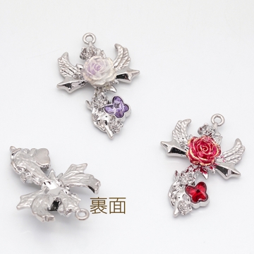 クロスチャーム 薔薇と翼 ローズ・蝶々付き スイートクール メタルチャーム 約23×32mm（2ヶ）