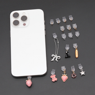 いちごチャーム イチゴ 苺 フルーツ パール付き 半面 樹脂チャーム メタルチャーム 約14×24mm（4ヶ）