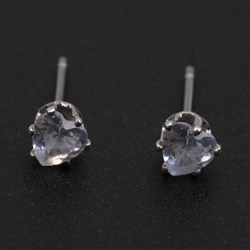 デザインピアス シンプル ハートのジルコニア キラキラ メタルピアス 約5mm（6ヶ）