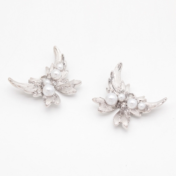 蝶チャーム ちょうちょモチーフ ストーン＆ABSパール付き 半面 メタルチャーム 約22×24mm（2ヶ）