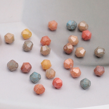 チェコ調ガラスビーズ 多角形 チェコガラス風 アンティーク風 カラーランダム 約4mm（20ヶ）
