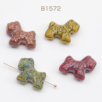 チェコ調ガラスビーズ こいぬ イヌ 犬 チェコガラス風 アンティーク風 カラーランダム 約17×18mm（4ヶ）