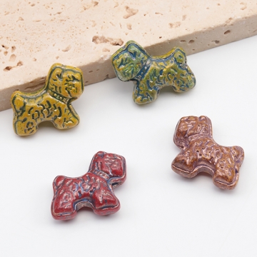 チェコ調ガラスビーズ こいぬ イヌ 犬 チェコガラス風 アンティーク風 カラーランダム 約17×18mm（4ヶ）