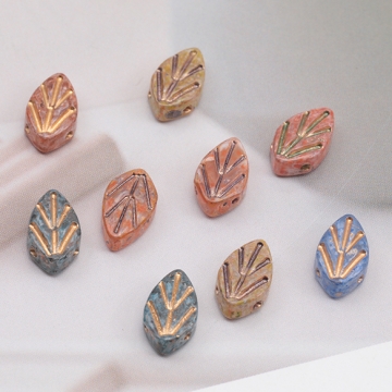 チェコ調ガラスビーズ 葉っぱ リーフ チェコガラス風 アンティーク風 カラーランダム 約7×11mm（15ヶ）