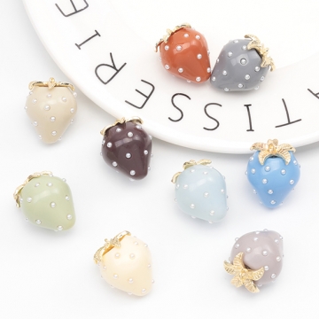 いちごチャーム 2026年トレンドカラー パール付き ストロベリー イチゴ 苺 アクリルチャーム 樹脂チャーム 約18×23mm（2ヶ）