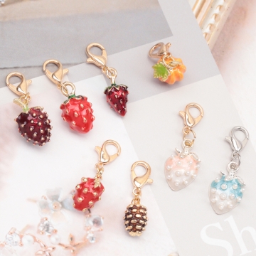 カニカン付きチャーム いちご かぼちゃ 松ぼっくり スマホチャーム マスクチャーム ストラップ キーホルダーチャーム （1ヶ）