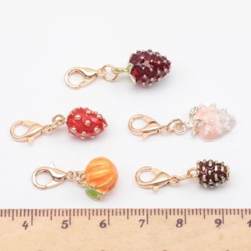 カニカン付きチャーム いちご かぼちゃ 松ぼっくり スマホチャーム マスクチャーム ストラップ キーホルダーチャーム （1ヶ）