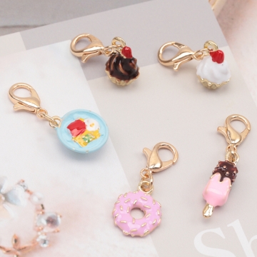 カニカン付きチャーム スイーツ カフェ ケーキ ドーナツ クロワッサン アイス 食べ物 スマホチャーム マスクチャーム（1ヶ）