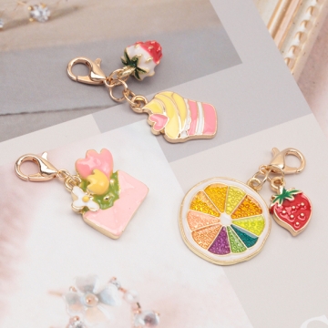 カニカン付きチャーム フルーツ スイーツ ケーキ ドーナツ フラワー スマホチャーム マスクチャーム ストラップ（1ヶ）