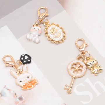 カニカン付きチャーム ネコ 猫 うさぎ 兔 アニマル 動物 スマホチャーム マスクチャーム ストラップチャーム（1ヶ）