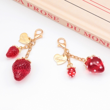 いちごキーホルダー ハートチャーム付き 苺ストラップ イチゴバッグチャーム 鍵とパスケースに付けても可愛い（1個）