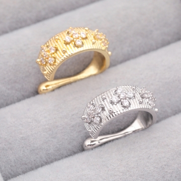 イヤーカフ 花模様 ジルコニア付き ピアスホール不要 片耳 両耳 耳飾り メタルイヤーカフ 約6×15mm（1ヶ）