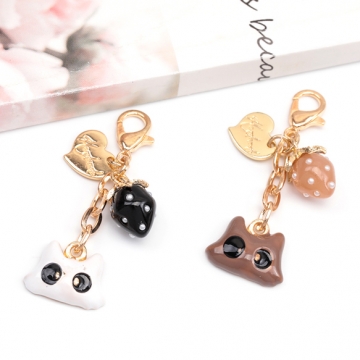 カニカン付きチャーム 苺 イチゴ 猫 ねこ顔 スマホチャーム マスクチャーム ストラップ キーホルダー（1ヶ）