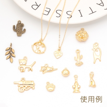 猫チャーム 後ろ姿のネコ 夜空 星空 アニマル フレームチャーム 動物チャーム メタルチャーム 約16×17mm（6ヶ）