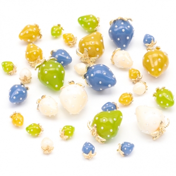 いちごチャーム NEWカラー 2026年春の新色 パール付き ストロベリー イチゴ 苺 樹脂チャーム 約12×16mm（2ヶ）