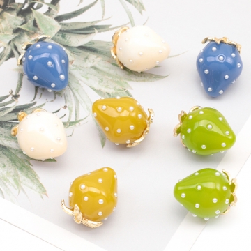 いちごチャーム NEWカラー 2026年春の新色 パール付き ストロベリー イチゴ 苺 樹脂チャーム 約18×23mm（2ヶ）