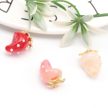 いちごチャーム かじり苺 立体いちごパーツ ピアス ネックレス ハンドメイド素材 カン付き 約12×16mm(2ヶ)
