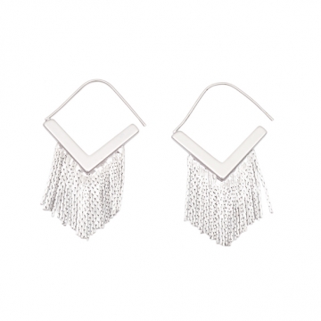 デザインピアス V字 チェーンタッセル メタルピアス 約28×36mm（2ヶ）