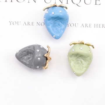 いちごチャーム かじり苺 パール付き かじった苺 食べかけ イチゴ カン付き 樹脂チャーム 約17×23mm（2ヶ）