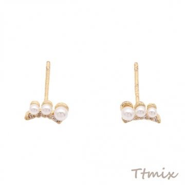 デザインピアス ABSパール 三連 ゴールドカラー 銅製 スタッドピアス 約4×6mm（2ヶ）