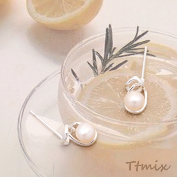 デザインピアス ABSパール 二連フレーム 揺れるピアス シルバーカラー 銅製 スタッドピアス 約6×8mm（2ヶ）