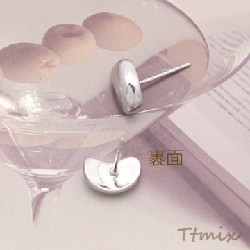 デザインピアス ビーンズ シンプルで可愛い シルバーカラー 銅製 スタッドピアス 約6×10mm（2ヶ）