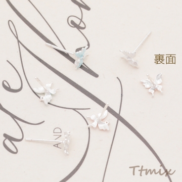 デザインピアス 蝶々 エポカラー スタッドピアス メタルピアス 約6×6mm（1ペア）