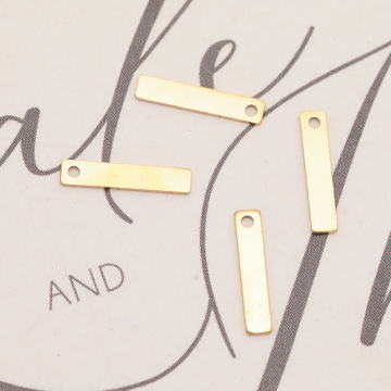 メタルチャーム 長方形プレートチャーム 細長プレートパーツ ステンレス製 上穴 2×10mm (1 ヶ)