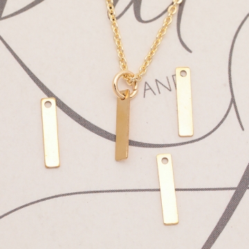 メタルチャーム 長方形プレートチャーム 細長プレートパーツ ステンレス製 上穴 2×10mm (1 ヶ)