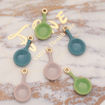 フライパンチャーム 平鍋 調理器具 ミニチュア エポチャーム メタルチャーム 約11×22mm（4ヶ）