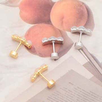 バーベルピアス 三連樹脂パール ステンレス製 メッキ加工 デザインピアス 約4×11mm（ 1ペア）