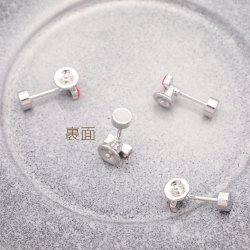 バーベルピアス 赤いリボンとベル 立体 鈴 鐘 ステンレス製 メッキ加工 デザインピアス 約6×6mm（ 1ペア）
