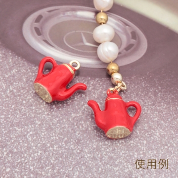 エポチャーム ゴールド ポット ケトル ティータイム カフェ 食器 ミニチュア 立体 メタルチャーム 約16×16mm（1ヶ）